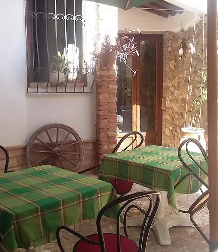 فندق مبيت وإفطار Lemon Garden 3*